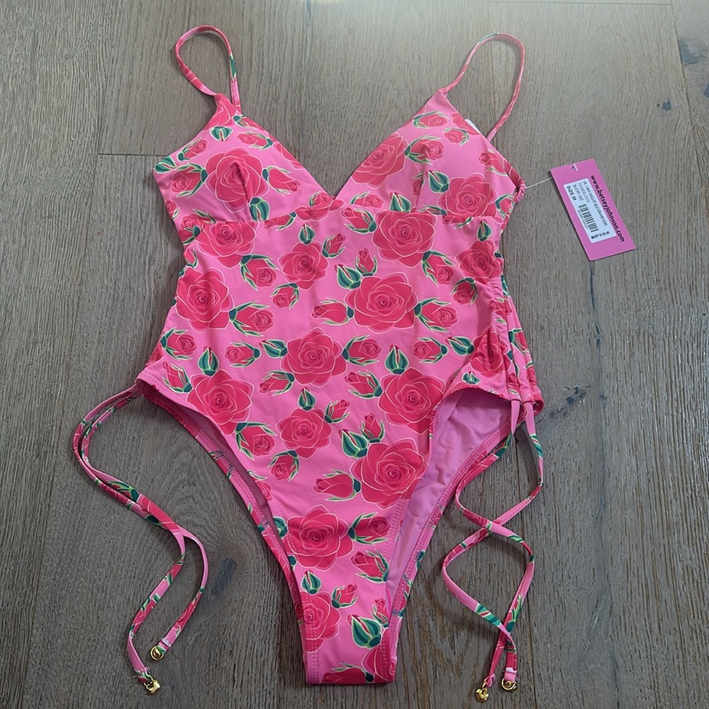 Betsy Johnson V Neck Pink Rose Bloom One Piece Scrunched Side Swimsuit - Picture 4 of 9